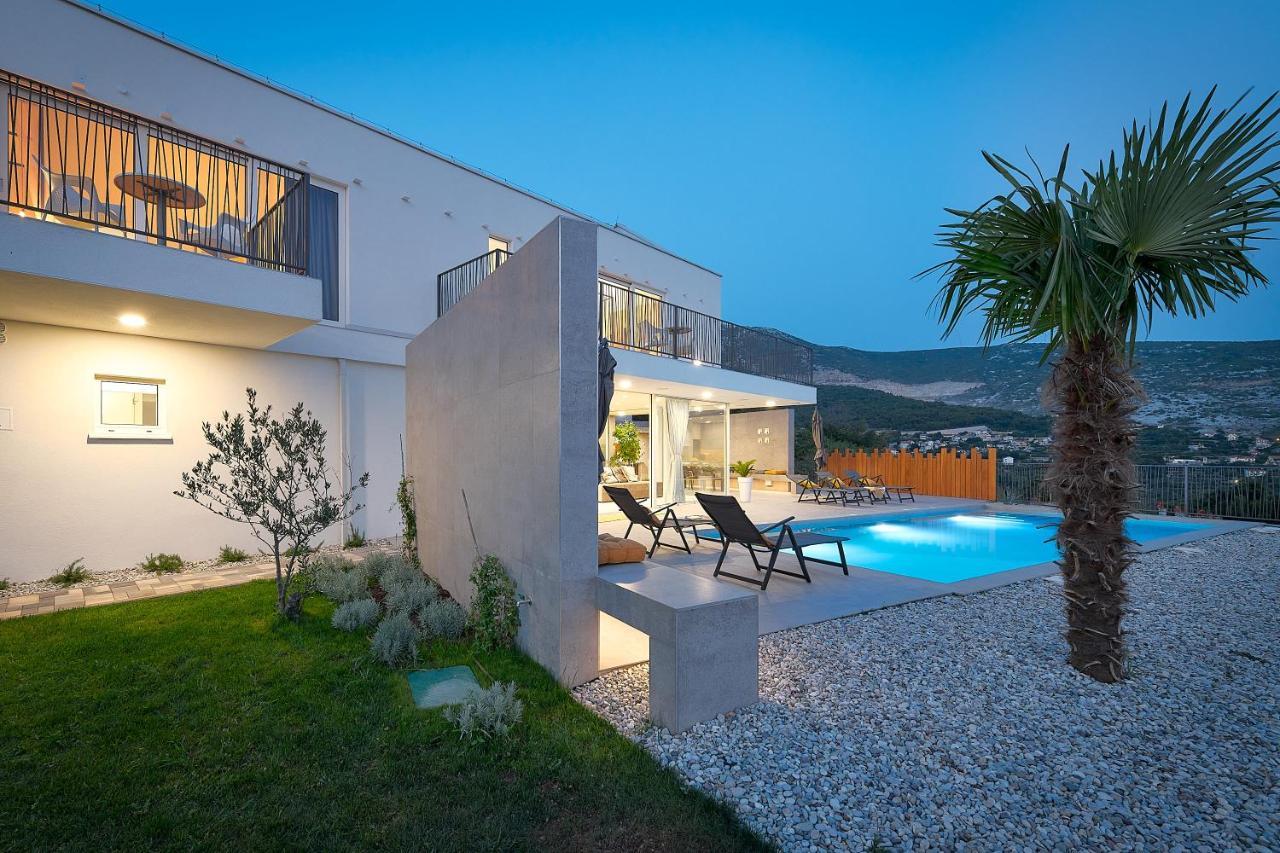 Design Villa Clavis-Brand New Villa With A View Klis Экстерьер фото