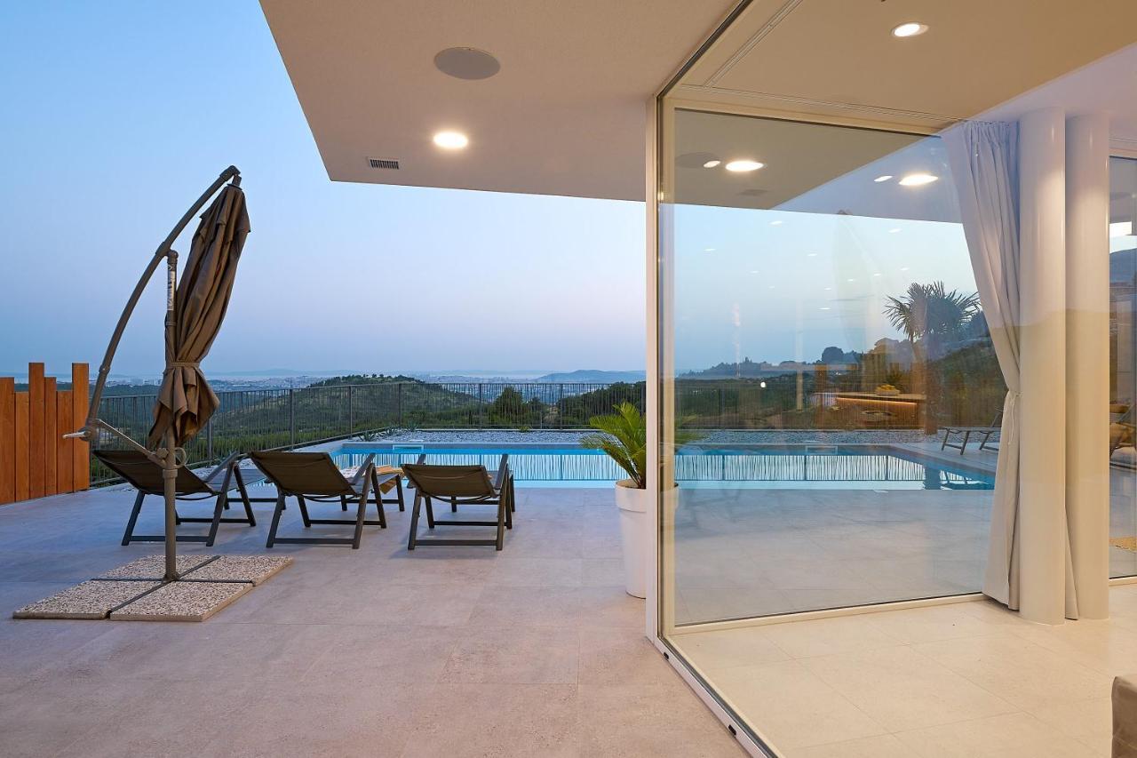 Design Villa Clavis-Brand New Villa With A View Klis Экстерьер фото